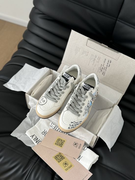 Golden Goose Comfortable Distressed Casual Sneakers With Fashion Graffiti