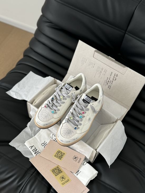 Golden Goose Classic Distressed Casual Sneakers With Versatile Graffiti Style