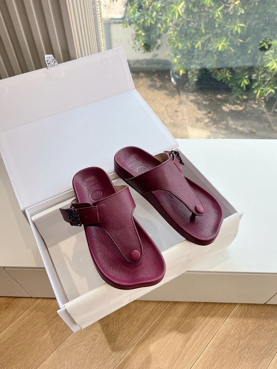 Loewe Retro Embossed Detail Round Toe Casual Slide Sandals