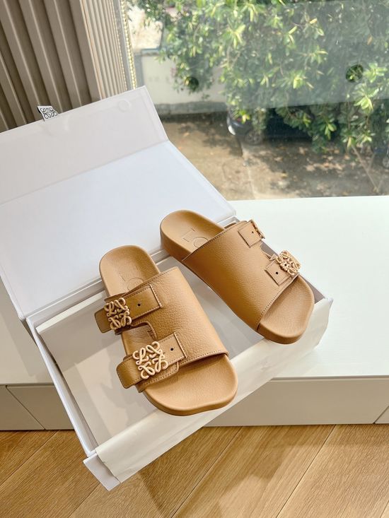 Loewe Vintage Carved Detail Round Toe Casual Sandals