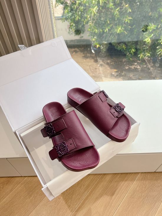 Loewe Vintage Carved Detail Round Toe Casual Sandals