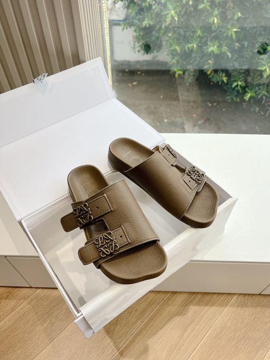 Loewe Vintage Carved Detail Round Toe Casual Sandals