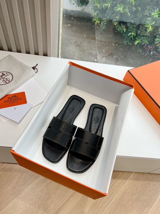 Hermes Comfortable Closed Toe Genuine Leather Mule Slides