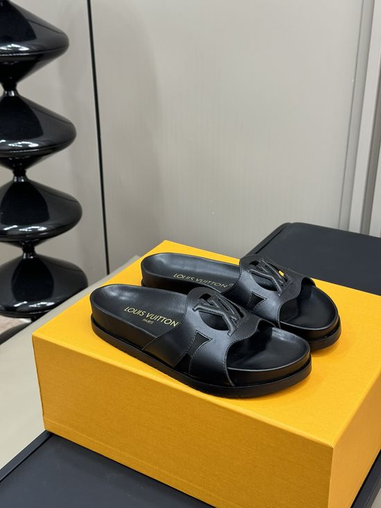 Louis Vuitton Embossed Logo Leather Thick Sole Comfortable Slides