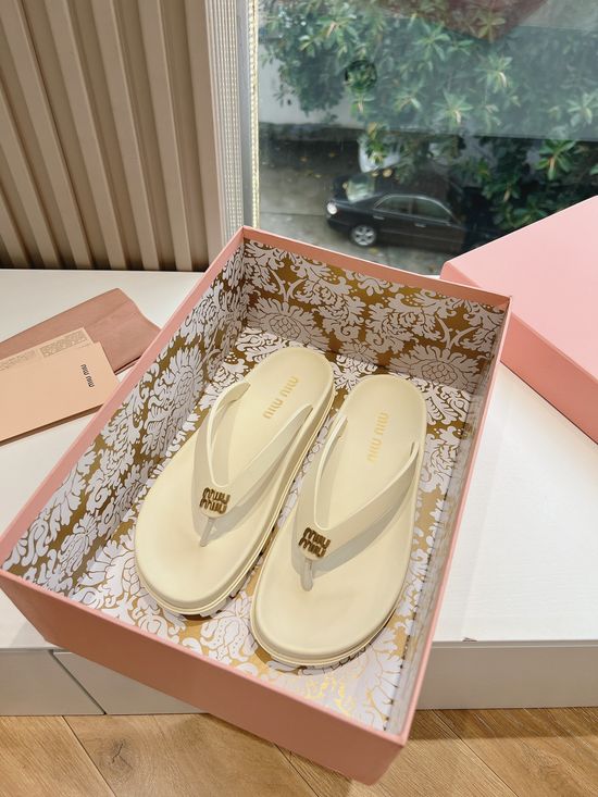 Miu Miu Thick Sole Thong Comfortable Casual Beach Sandals