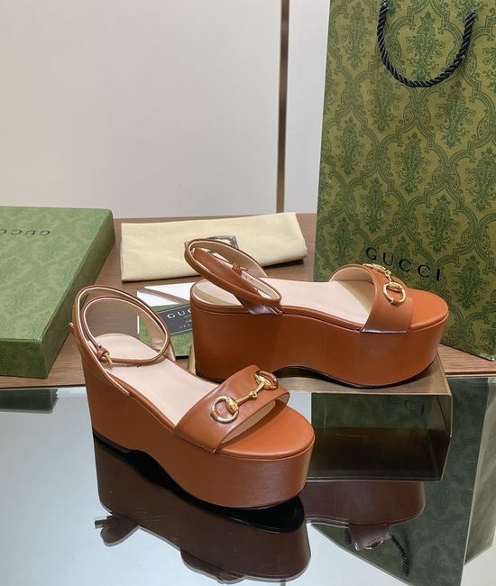Gucci Grain Leather Buckle Decor Platform Heeled Sandals