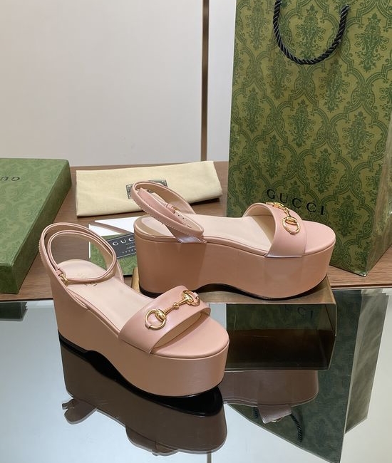 Gucci Grain Leather Buckle Decor Platform Heeled Sandals