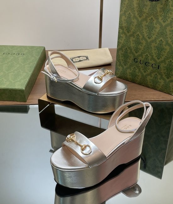 Gucci Horsebit Decor Platform Peep Toe Sandals with Leather Sole