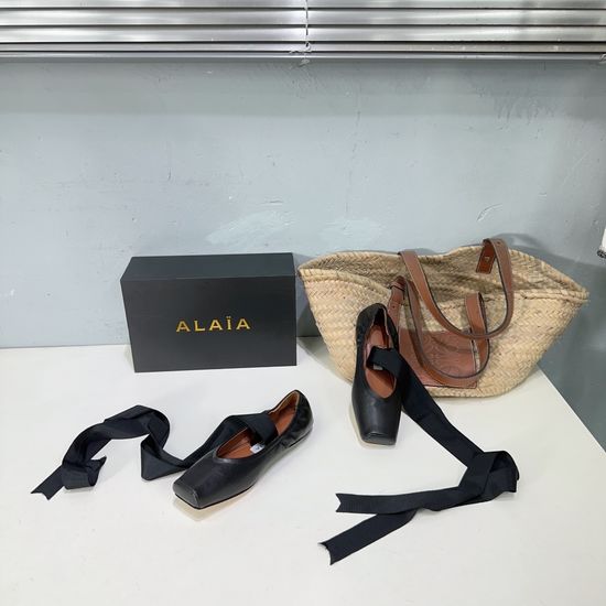 Alaia Lace-up Decor Round Toe Flat Ballet Shoes