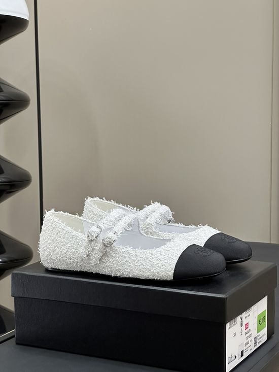 Chanel Round Toe Elegant Lambskin Mary Jane Flats