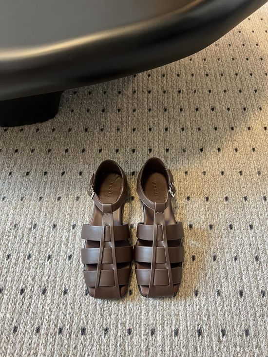 Hidemi Minimalist Leather Roman Flat Sandals