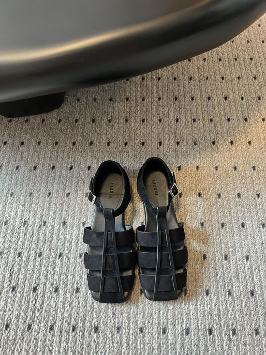 Hidemi Minimalist Leather Roman Flat Sandals