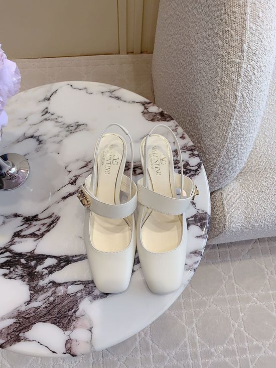 Valentino V-buckle Chunky Heel Slingback Shoes Elegant Comfortable