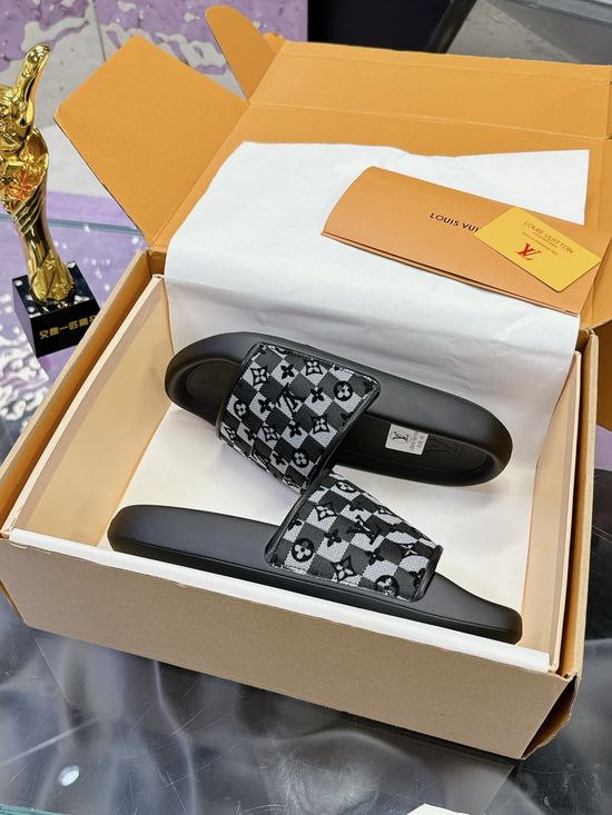 Louis Vuitton Premium Denim Upper Slippers With Comfortable Soft Sole