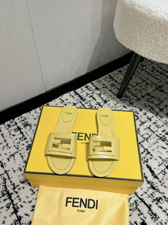 Fendi Soft Solid Color Flat Slides Comfortable Summer Footwear