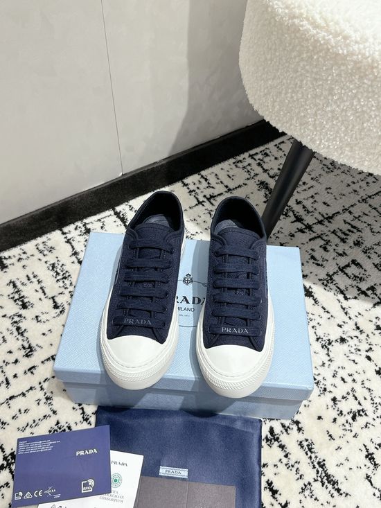 Prada Classic Logo Casual Sports Shoes Durable Comfortable Footwear