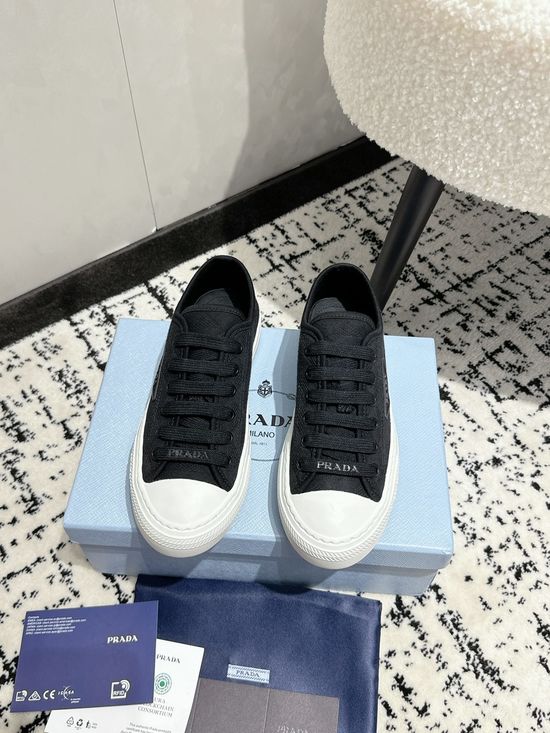 Prada Classic Logo Casual Sports Shoes Durable Comfortable Footwear