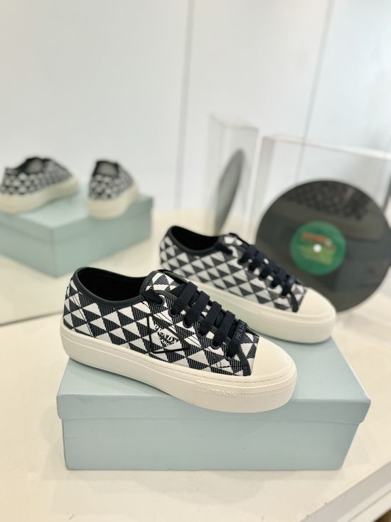 Prada Embroidered Canvas Lightweight Classic Daily Casual Sneakers