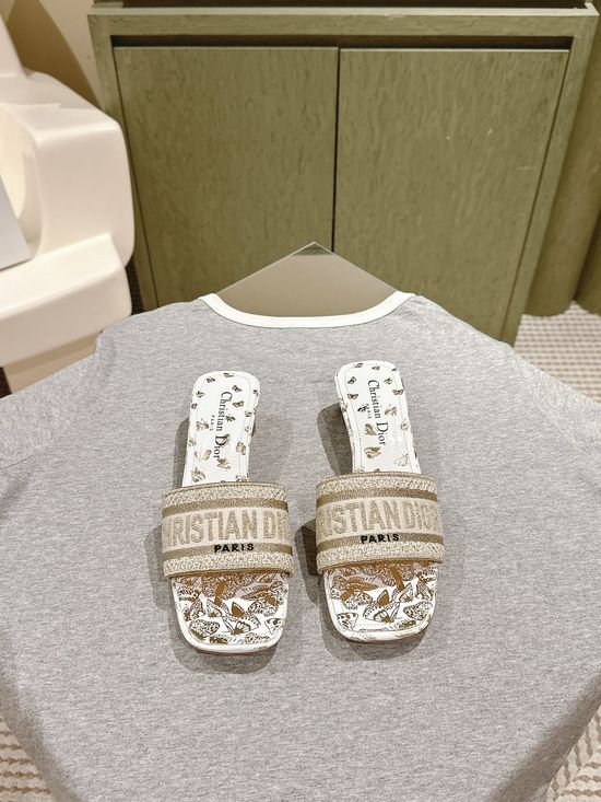 Gucci Embroidered Comfort Slide Sandals with Premium Leather Insole