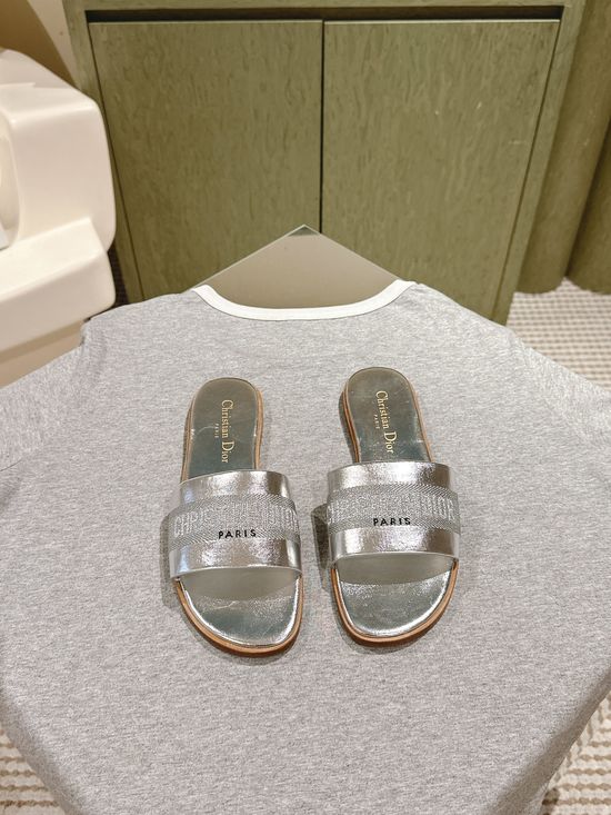 Gucci Embroidered Comfort Slide Sandals with Premium Leather Insole