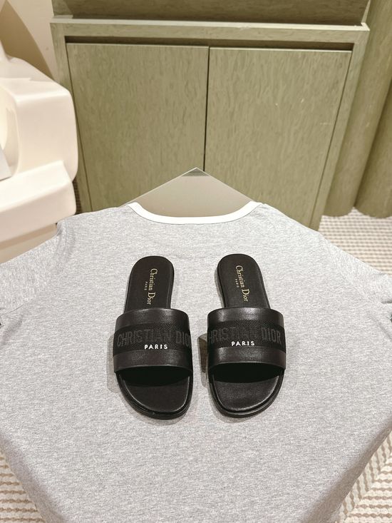 Gucci Embroidered Comfort Slide Sandals with Premium Leather Insole