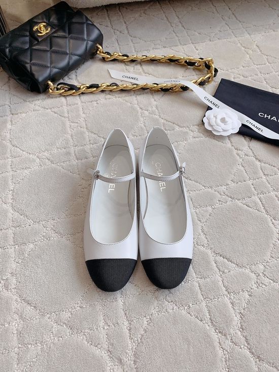 Chanel Classic Logo Decor Chunky Heel Genuine Leather Pumps