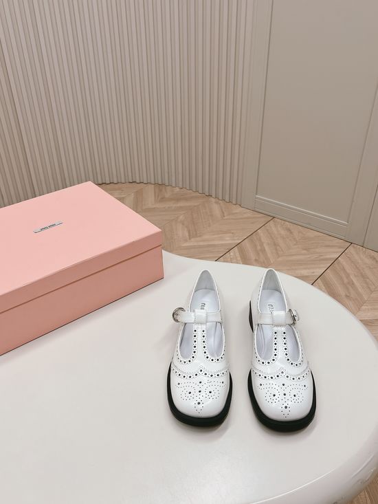 Miu Miu Retro Mary Jane Chunky Heel Leather Shoes
