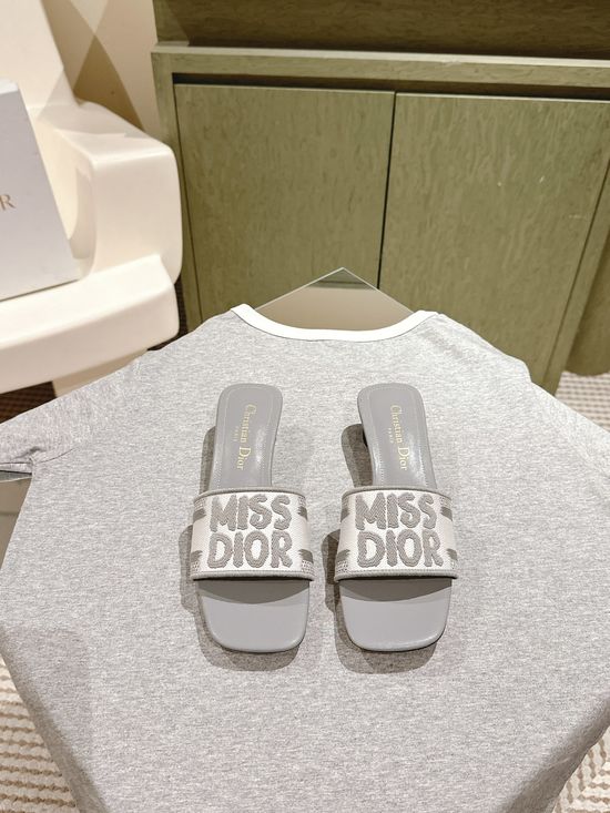 Gucci Embroidered Comfort Slide Sandals with Premium Leather Insole