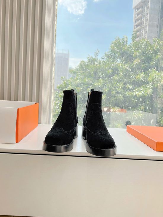 Hermes High-End Handcrafted Chelsea Boots with Imported Leather