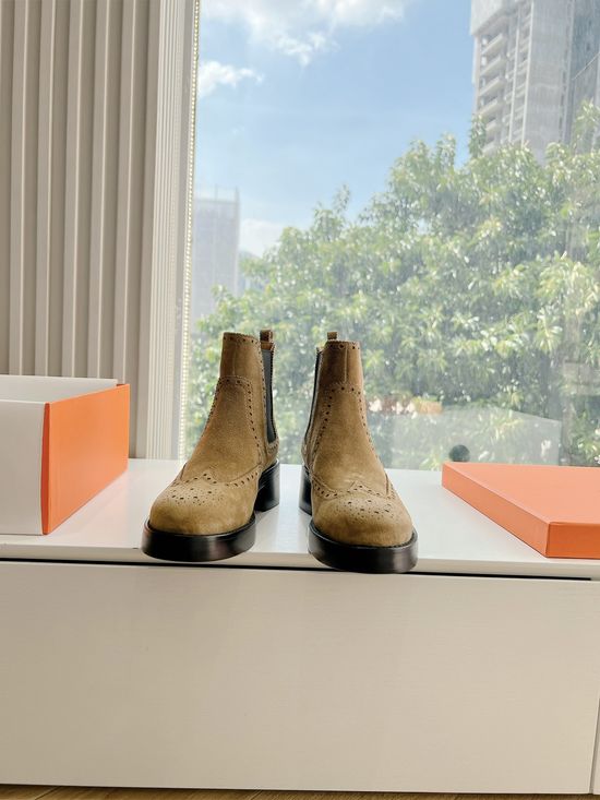 Hermes High-End Handcrafted Chelsea Boots with Imported Leather