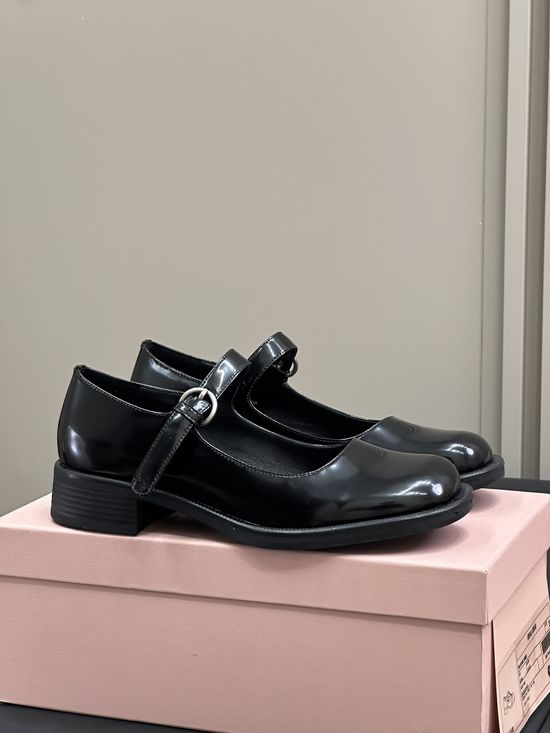 Miu Miu Vintage Leather Dress Shoes Soft Cushioned Sole