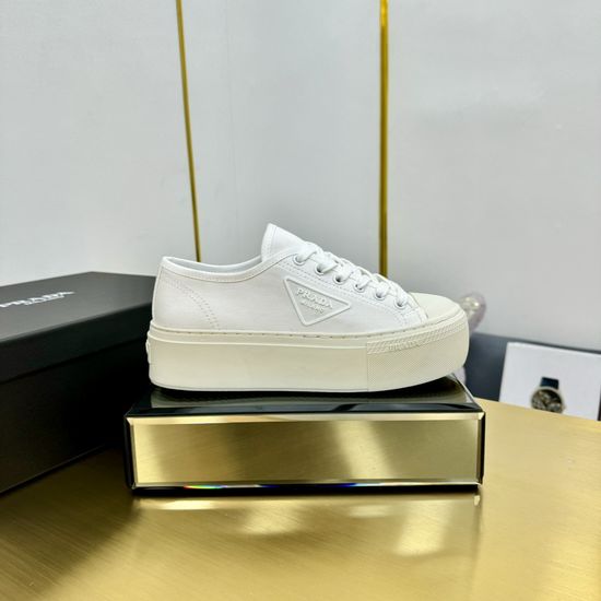 Prada Minimalist Casual Sneakers with Enamel Badge Detail