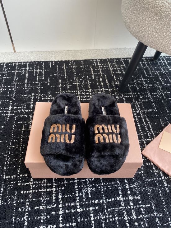 Miu Miu Soft Wool Fuzzy Slippers Anti Slip Sole For Daily Wear