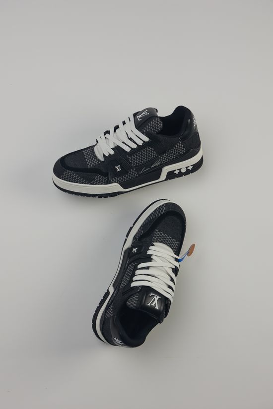 Louis Vuitton Premium Leather Comfort Sneakers with Durable Sole