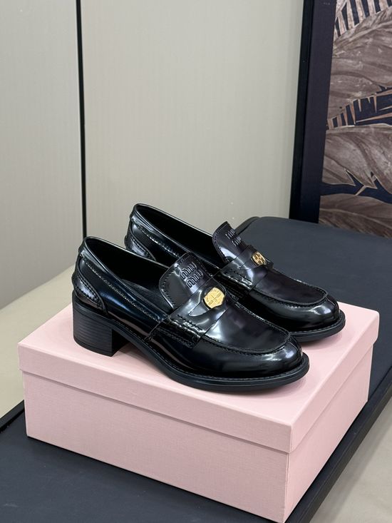 Miu Miu Cowhide Chunky Heel Comfortable Leg-lengthening Loafers