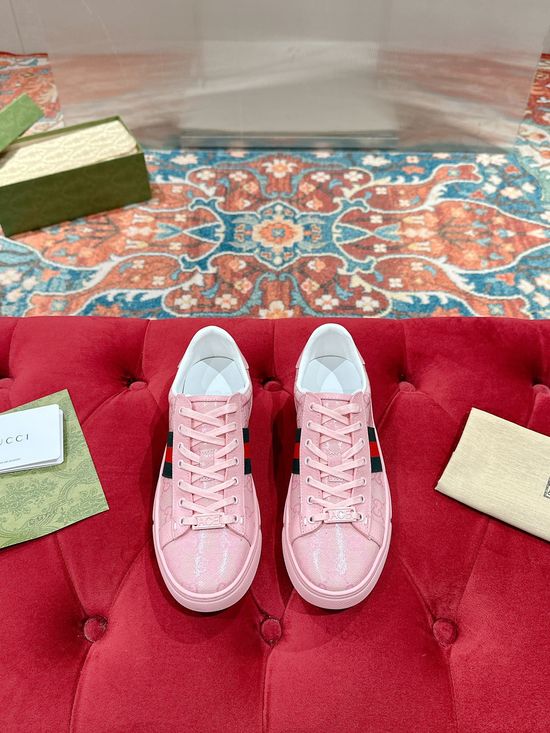 Gucci Classic Embroidered Low Top Casual Daily Comfort Sneakers