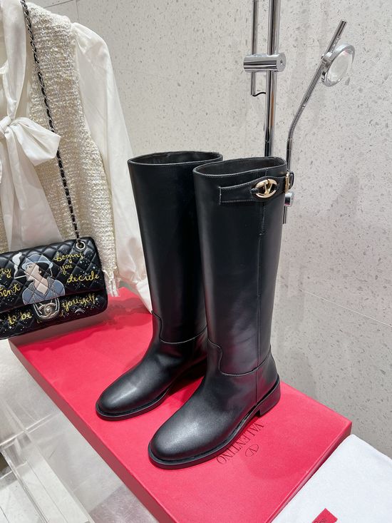 Valentino Classic Tall Boots Smooth Leather Upper Premium Outsole