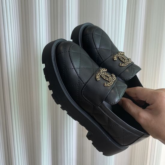 Chanel Vintage Round Toe Leather Loafers Mid Heel