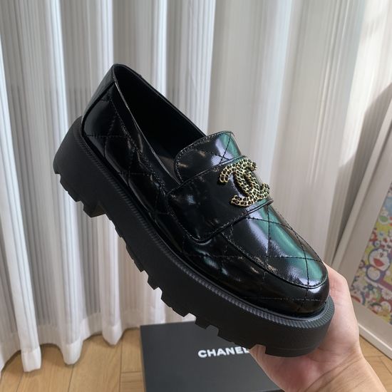 Chanel Vintage Round Toe Leather Loafers Mid Heel