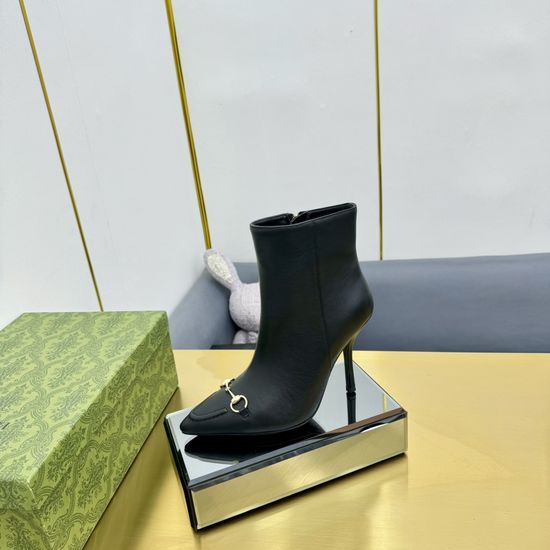 Gucci Elegant Pointed Toe Heeled Sandals Rhinestone Decor