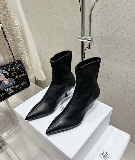Toteme Pointed Toe Kitten Heel Stretchy Ankle Boots