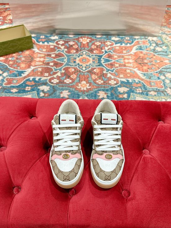 Gucci Classic Distressed Casual Footwear with Shiny Rhinestone Chain