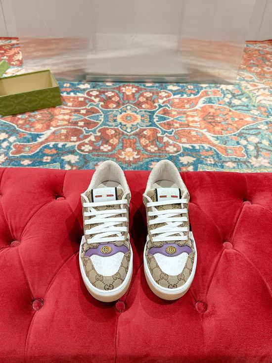 Gucci Classic Distressed Casual Footwear with Shiny Rhinestone Chain