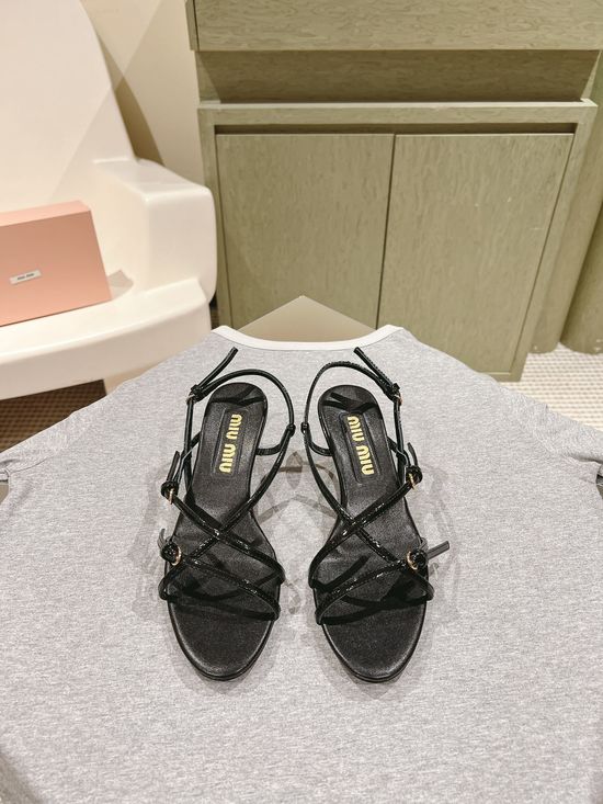 Miu Miu Pointed Toe Kitten Heel Leather Sandals