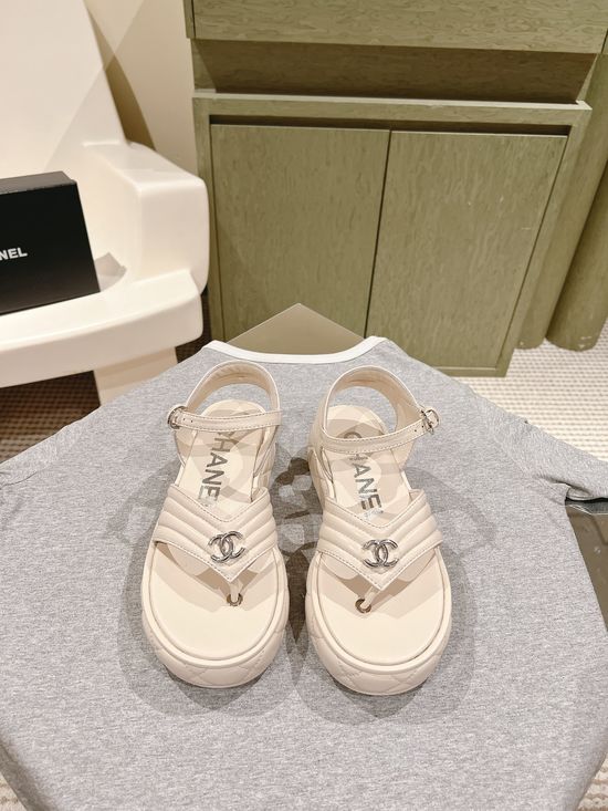 Gucci Classic Embroidered Logo Leather Slides