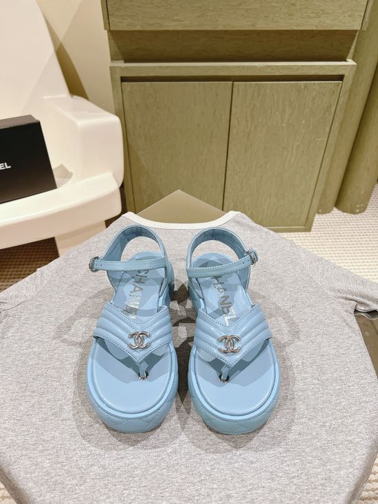 Gucci Classic Embroidered Logo Leather Slides
