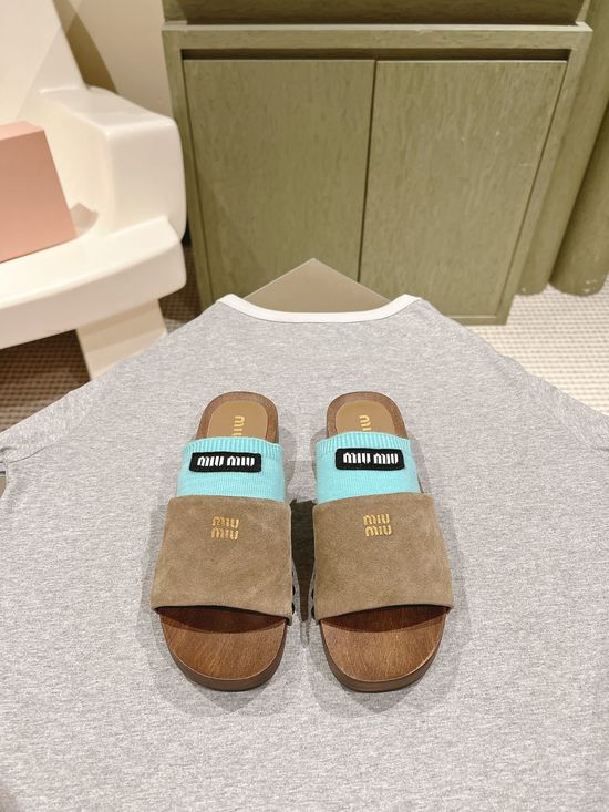Miu Miu Embroidered Logo Comfortable Fashion Slides