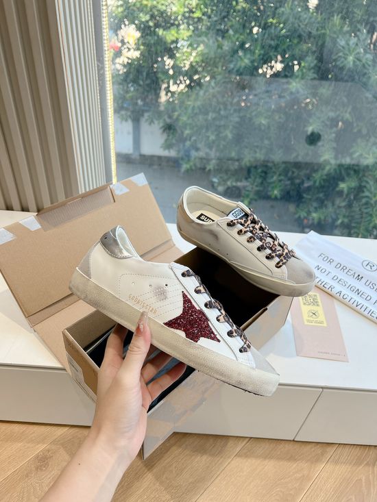 Golden Goose Vintage Distressed Comfortable Casual Walking Sneakers