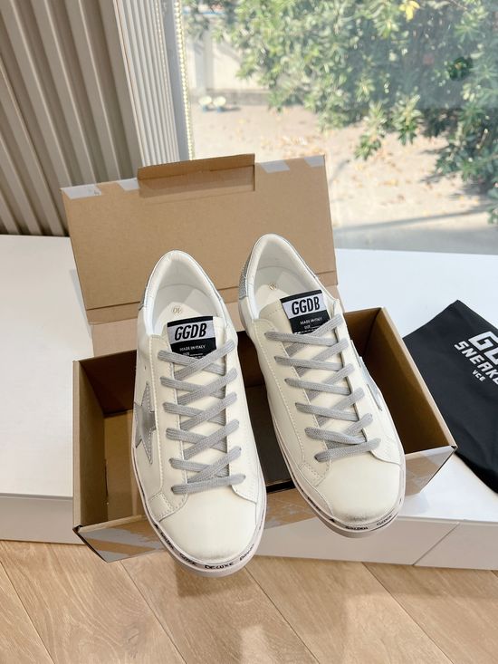 Golden Goose Vintage Distressed Comfortable Casual Walking Sneakers