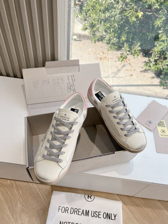 Golden Goose Vintage Distressed Comfortable Casual Walking Sneakers